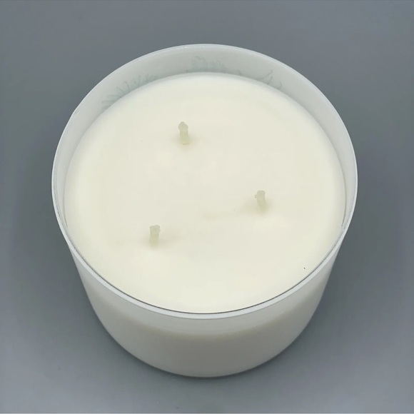 ?BATH & BODY WORKS Feel Loved 3 Wick Candle Champagne Cupcake*NEW Valentines